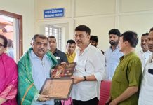 ಪೊಳಲಿ ಶ್ರೀ ರಾಜರಾಜೇಶ್ವರಿ ದೇವಸ್ಥಾನಕ್ಕೆ ಮಹಾರಾಷ್ಟ್ರ ಬಿಜೆಪಿ ರಾಜ್ಯಾಧ್ಯಕ್ಷ ರವೀಂದ್ರ ಚೌಹಾಣ್ ಭೇಟಿ